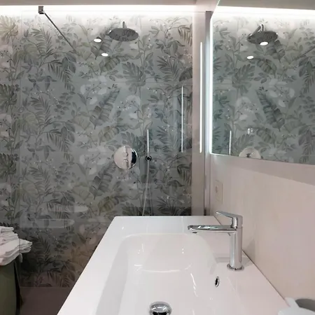 The Corner Elegant *