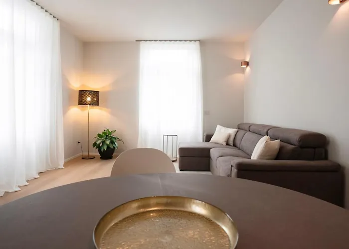 アパート The Corner Elegant