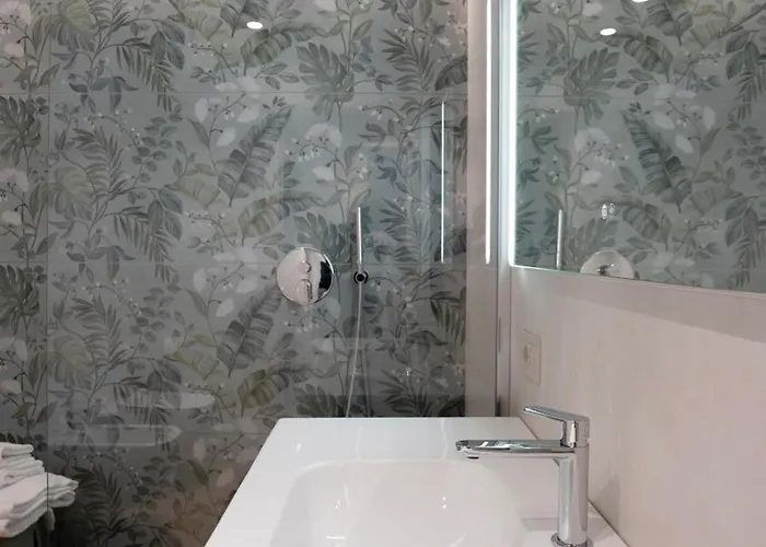 The Corner Elegant *